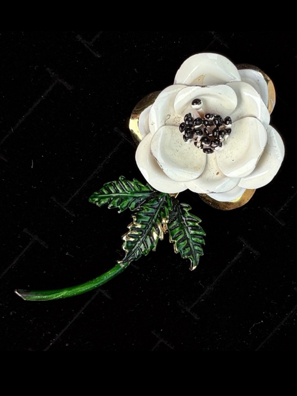 Vintage 3-D white and green flower brooch, pin